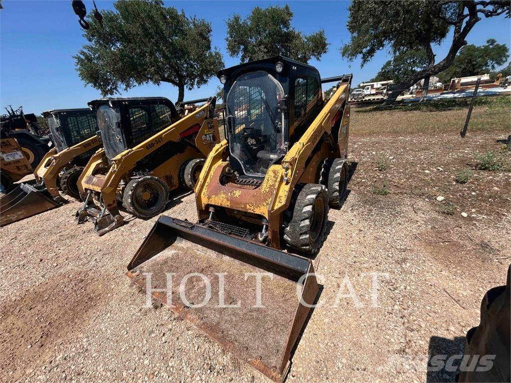CAT 262D3 滑移轉向裝載機