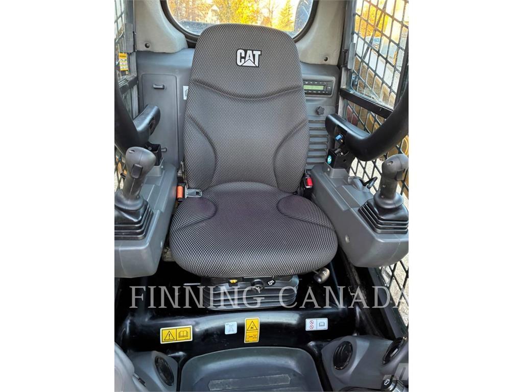 CAT 262D3 滑移轉向裝載機