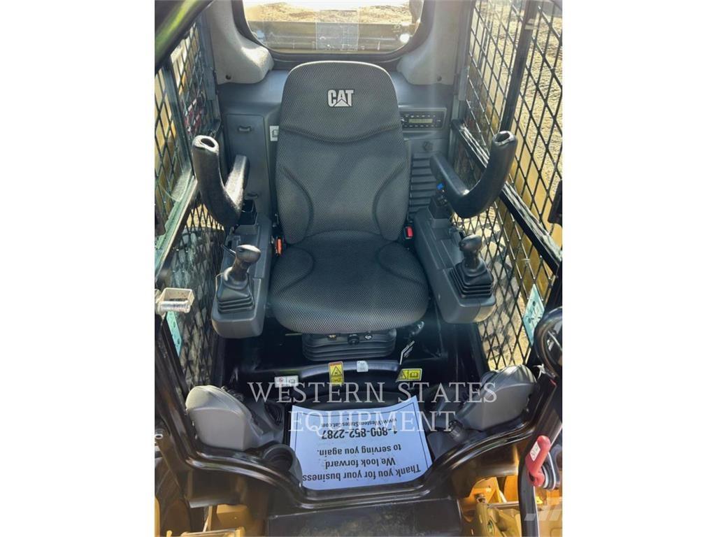 CAT 262D3 滑移轉向裝載機