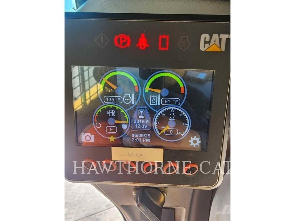 CAT 262D3 滑移轉向裝載機