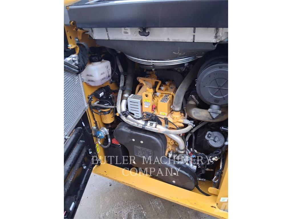 CAT 262D3 C3H2 滑移轉向裝載機