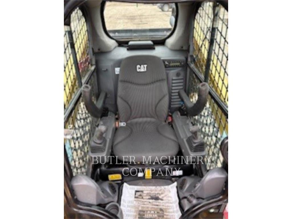 CAT 262D3 C3H2 滑移轉向裝載機