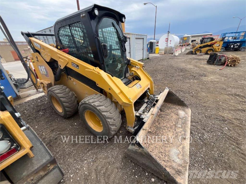 CAT 262D3 C3HF 滑移轉向裝載機