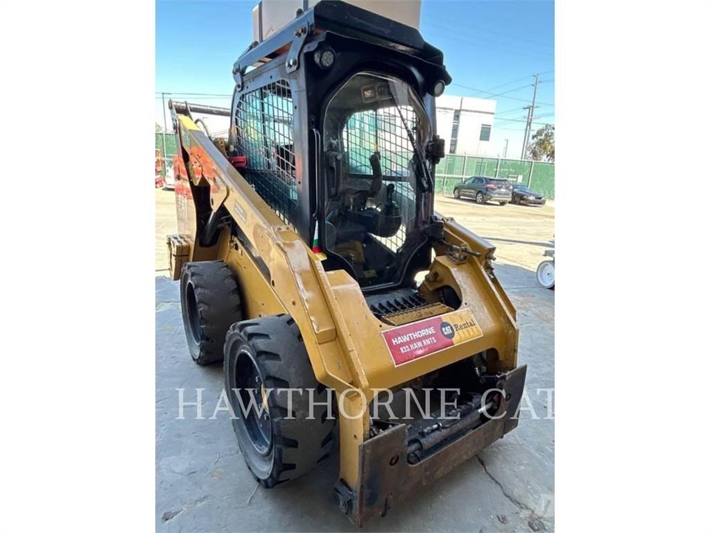 CAT 262D3 H2O 滑移轉向裝載機