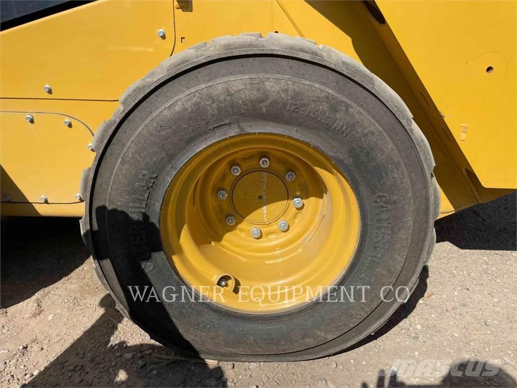 CAT 262D3 HF 滑移轉向裝載機