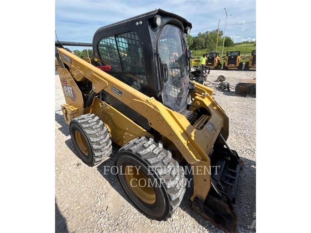 CAT 262D3XPS2C 滑移轉向裝載機