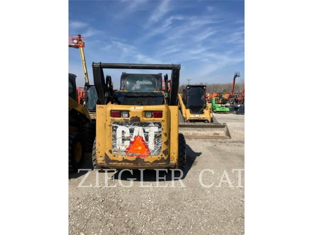 CAT 272C 滑移轉向裝載機