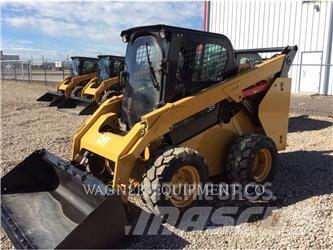 CAT 272D 滑移轉向裝載機