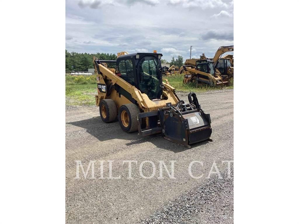 CAT 272D 滑移轉向裝載機