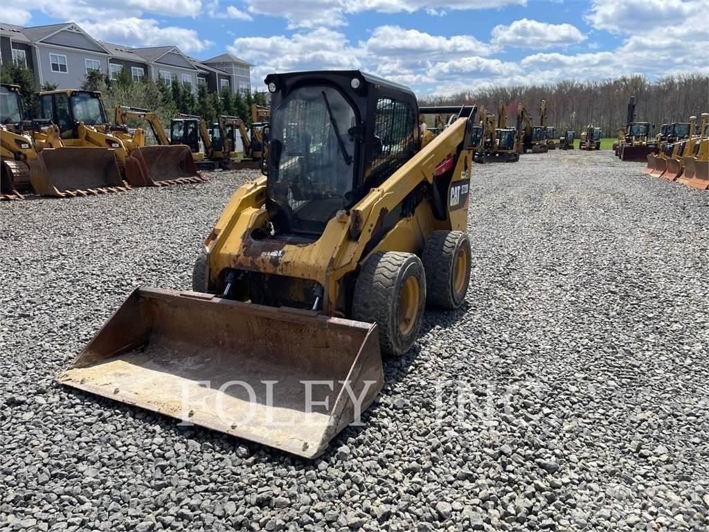 CAT 272D 滑移轉向裝載機