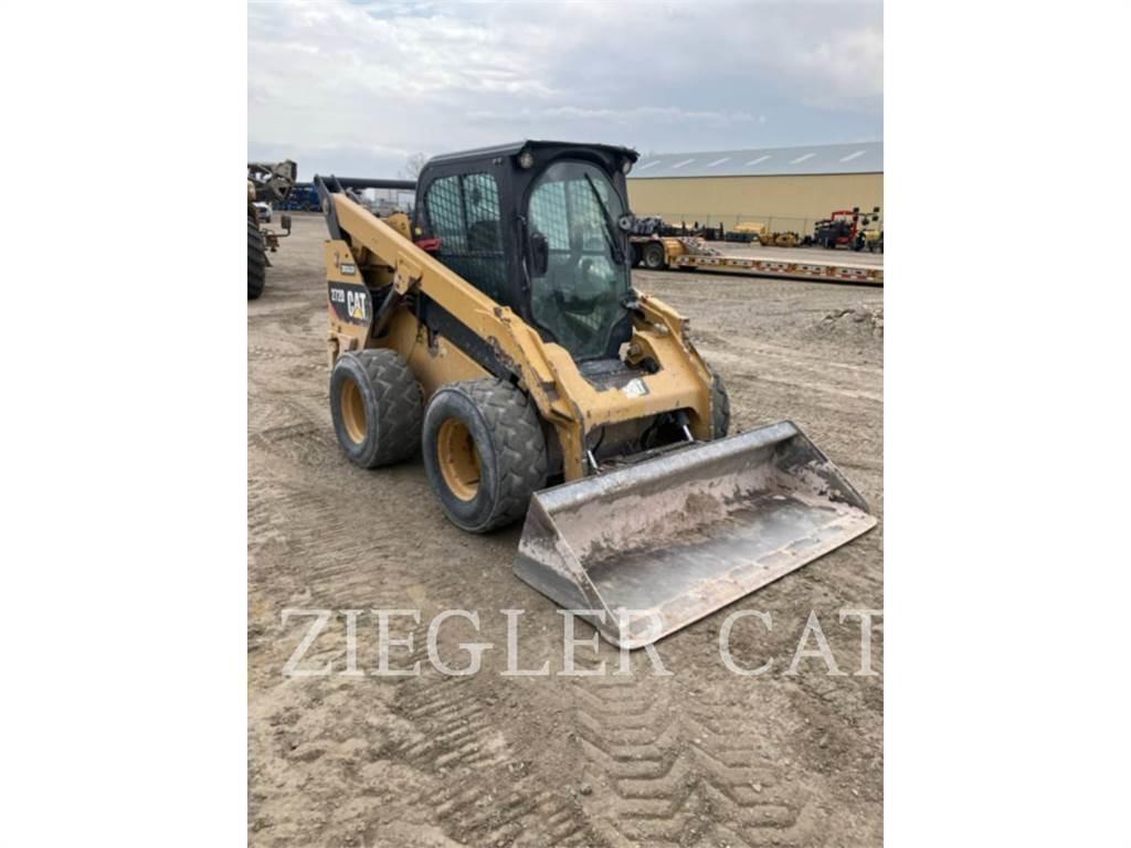 CAT 272D 滑移轉向裝載機
