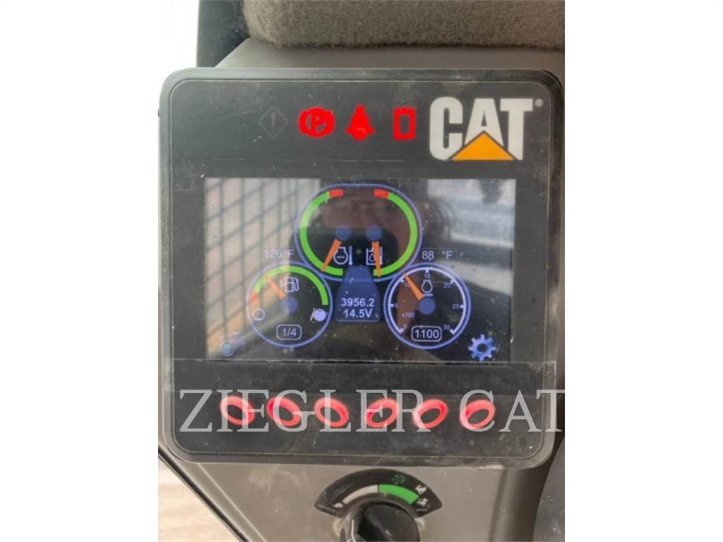 CAT 272D 滑移轉向裝載機