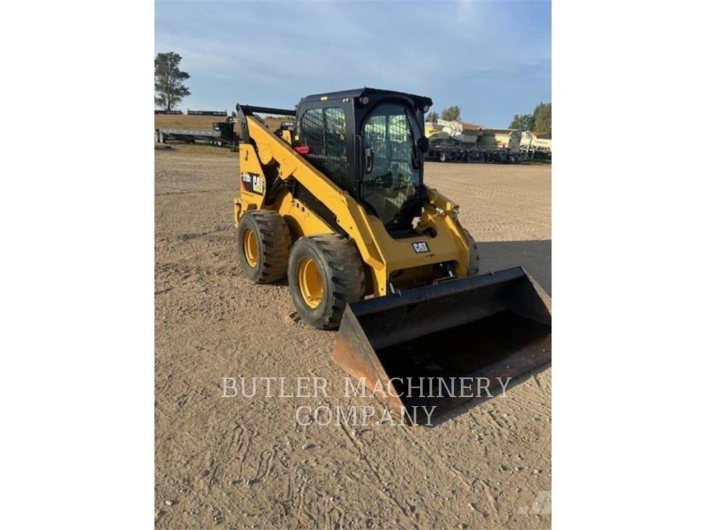 CAT 272D 滑移轉向裝載機
