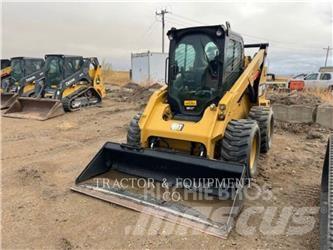 CAT 272D2 滑移轉向裝載機