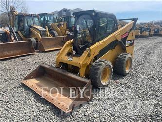 CAT 272D2 滑移轉向裝載機