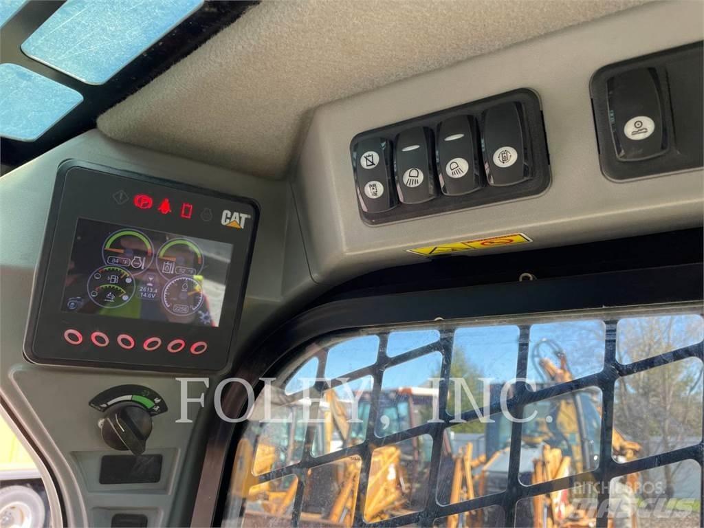 CAT 272D2 滑移轉向裝載機