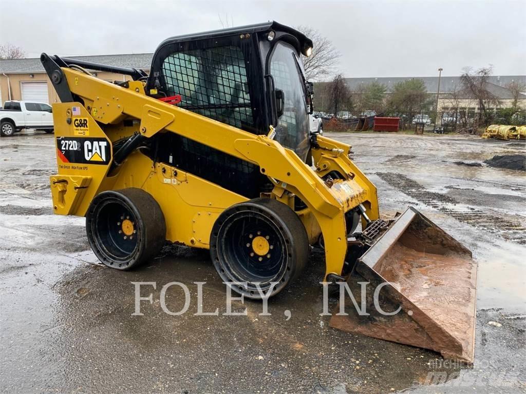 CAT 272D2 滑移轉向裝載機