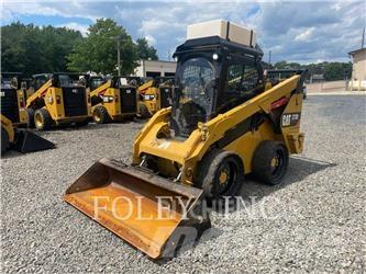 CAT 272D2 滑移轉向裝載機