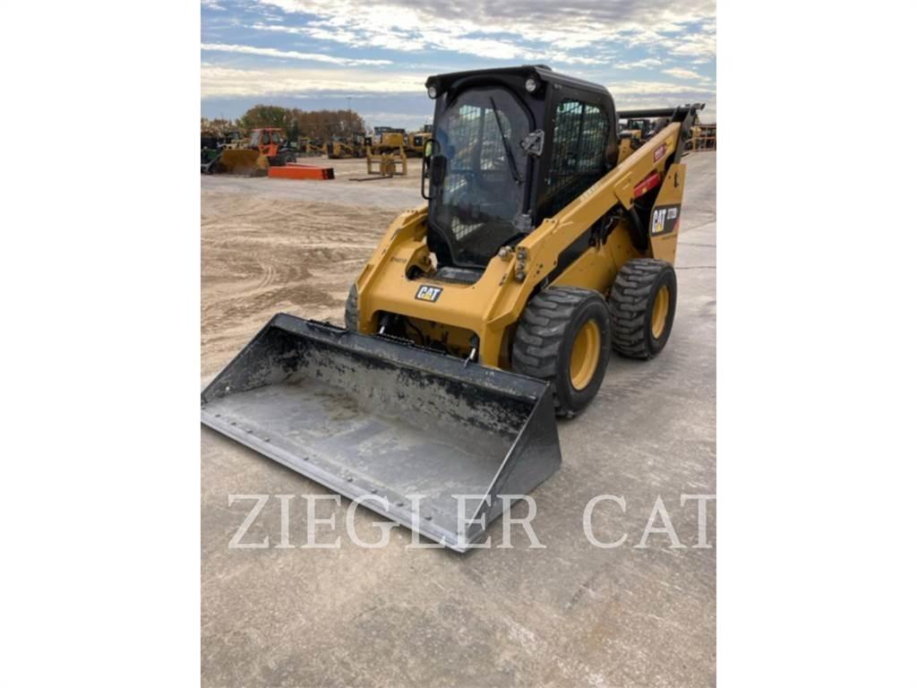 CAT 272D2 滑移轉向裝載機