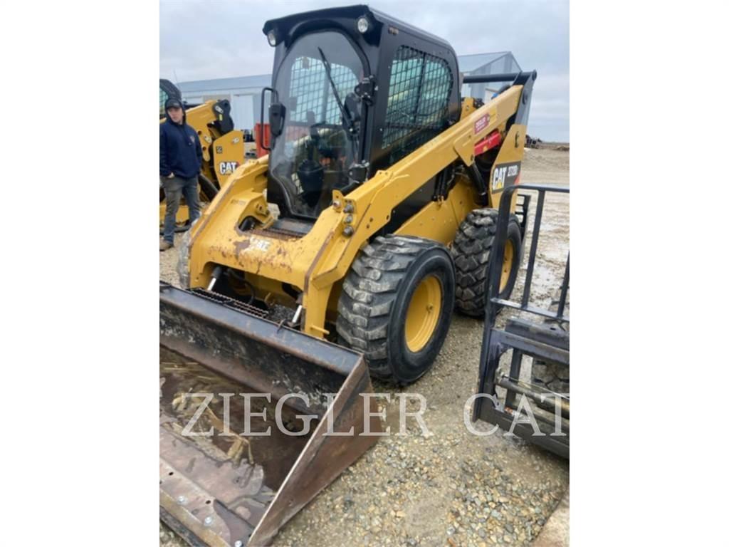 CAT 272D2 滑移轉向裝載機