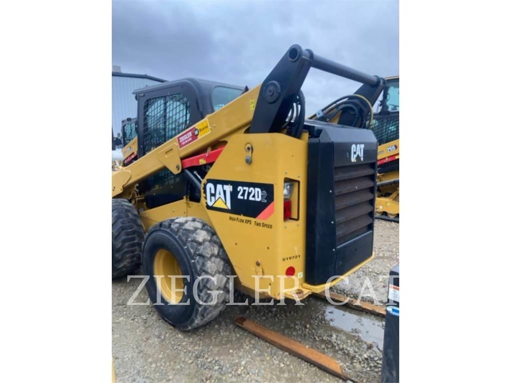 CAT 272D2 滑移轉向裝載機