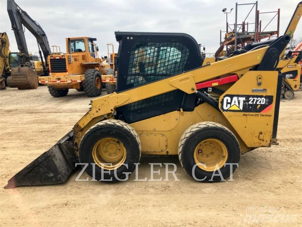 CAT 272D2 滑移轉向裝載機
