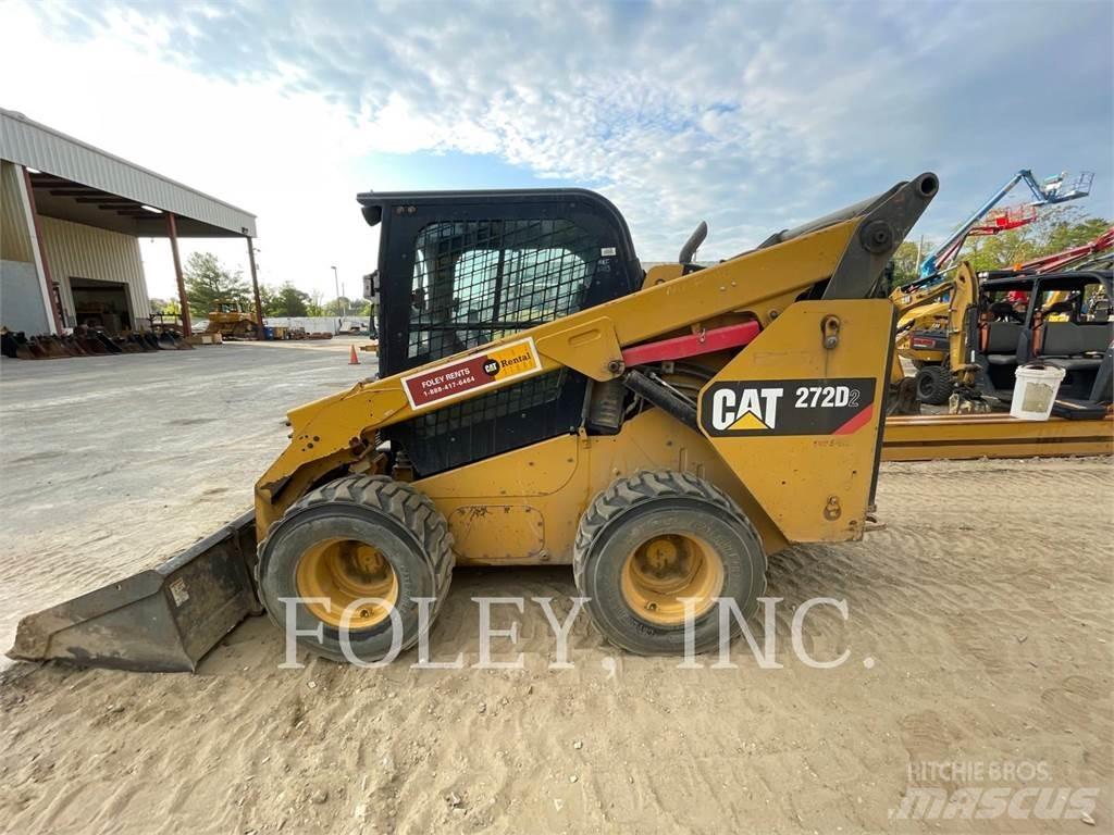 CAT 272D2 滑移轉向裝載機