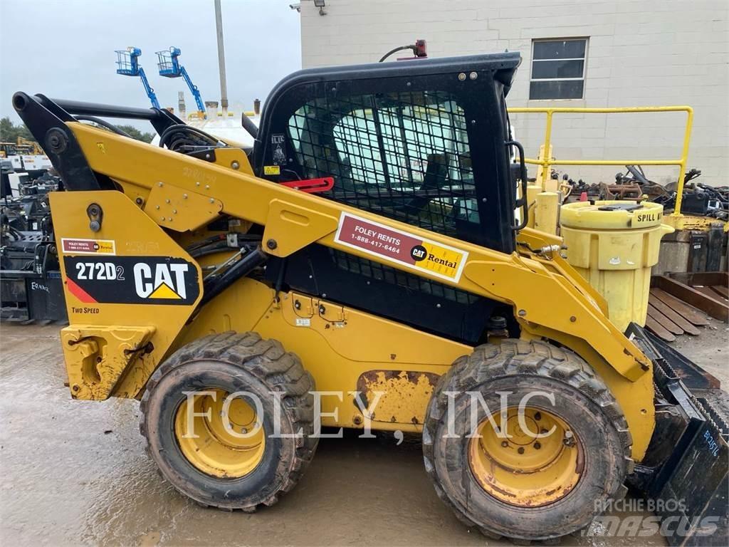 CAT 272D2 滑移轉向裝載機