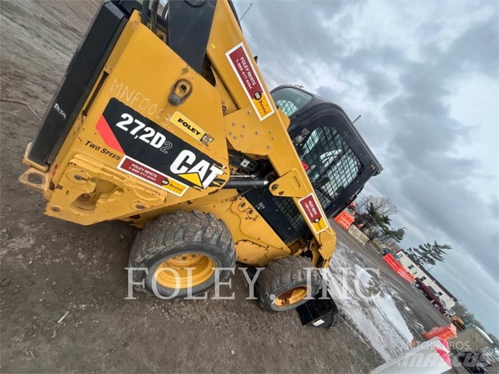 CAT 272D2 滑移轉向裝載機