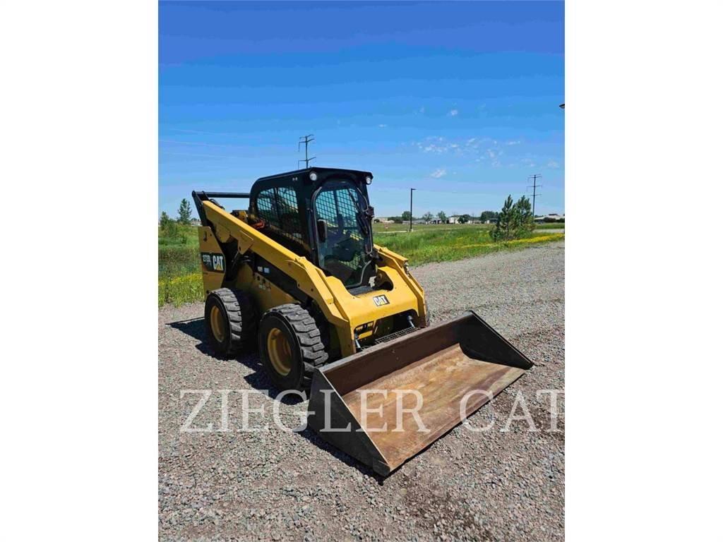 CAT 272D2 滑移轉向裝載機