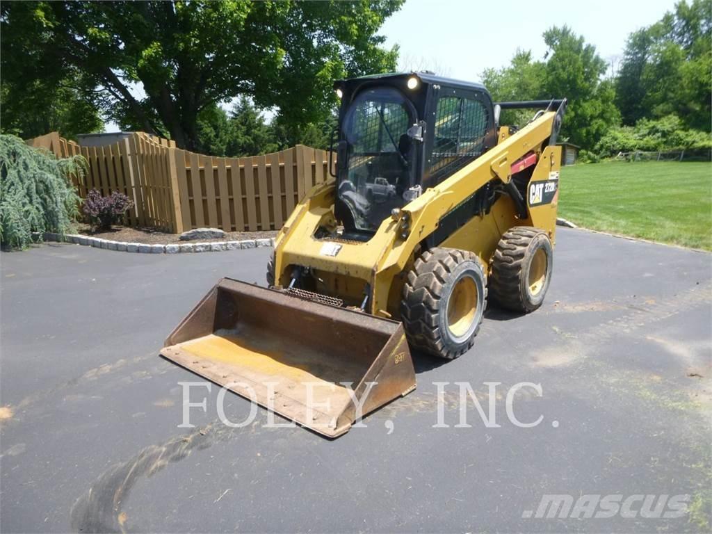 CAT 272D2 滑移轉向裝載機