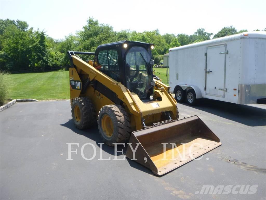 CAT 272D2 滑移轉向裝載機