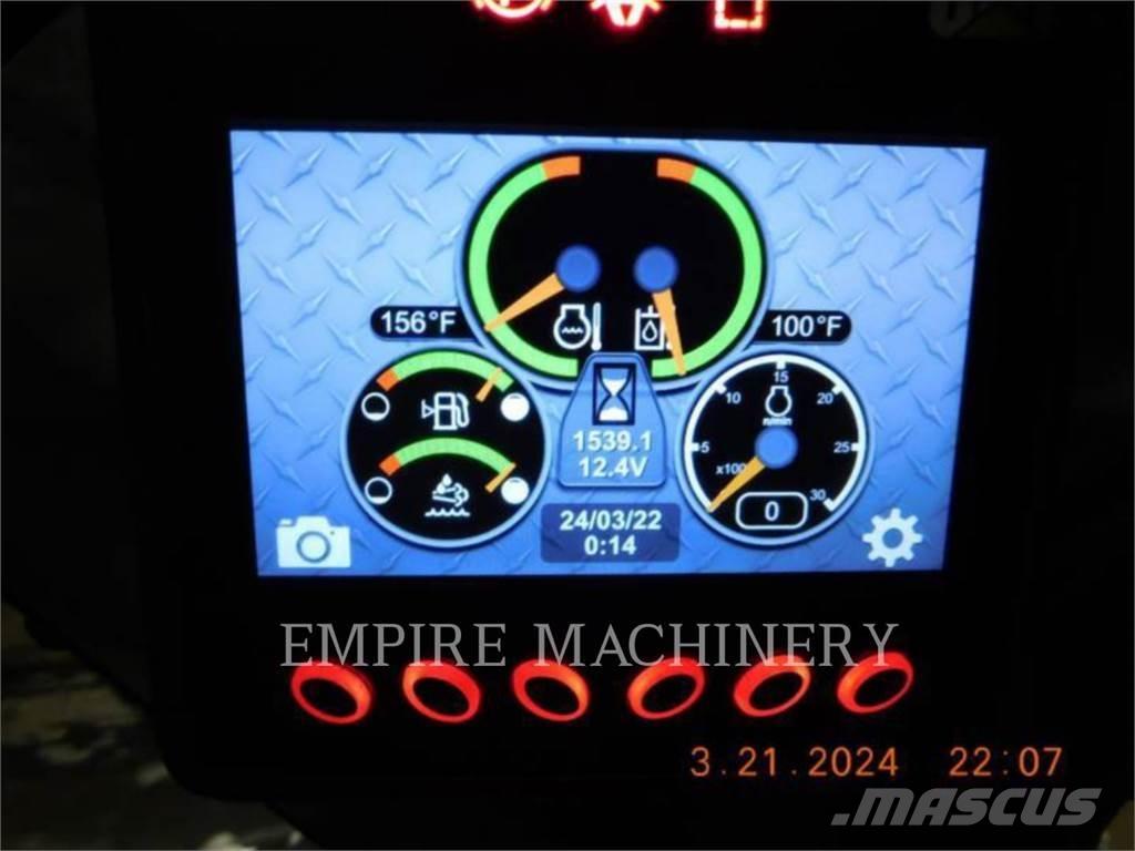 CAT 272D2 XHP 滑移轉向裝載機