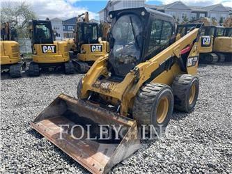 CAT 272D2XHP 滑移轉向裝載機