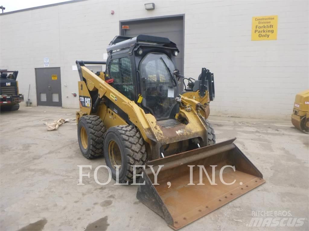 CAT 272D2XHP 滑移轉向裝載機