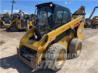 CAT 272D3 滑移轉向裝載機