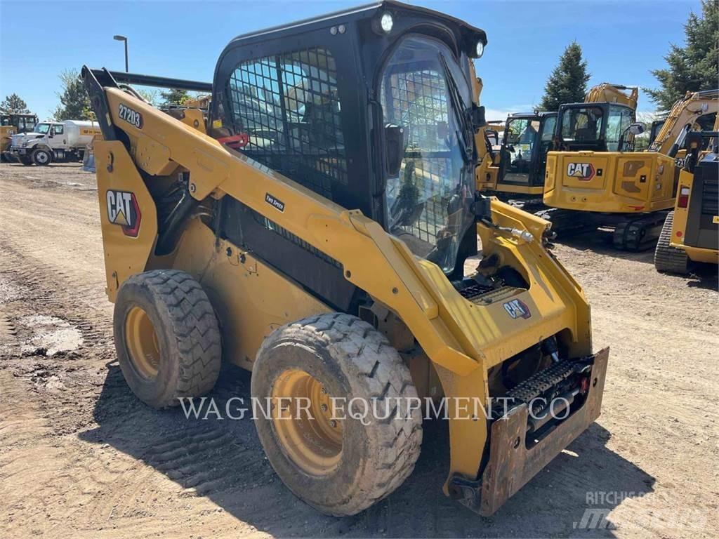 CAT 272D3 滑移轉向裝載機
