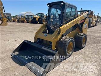 CAT 272D3 滑移轉向裝載機