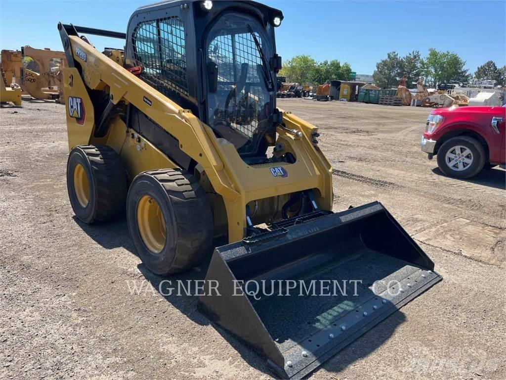 CAT 272D3 滑移轉向裝載機