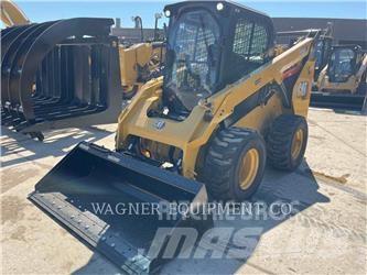 CAT 272D3 滑移轉向裝載機