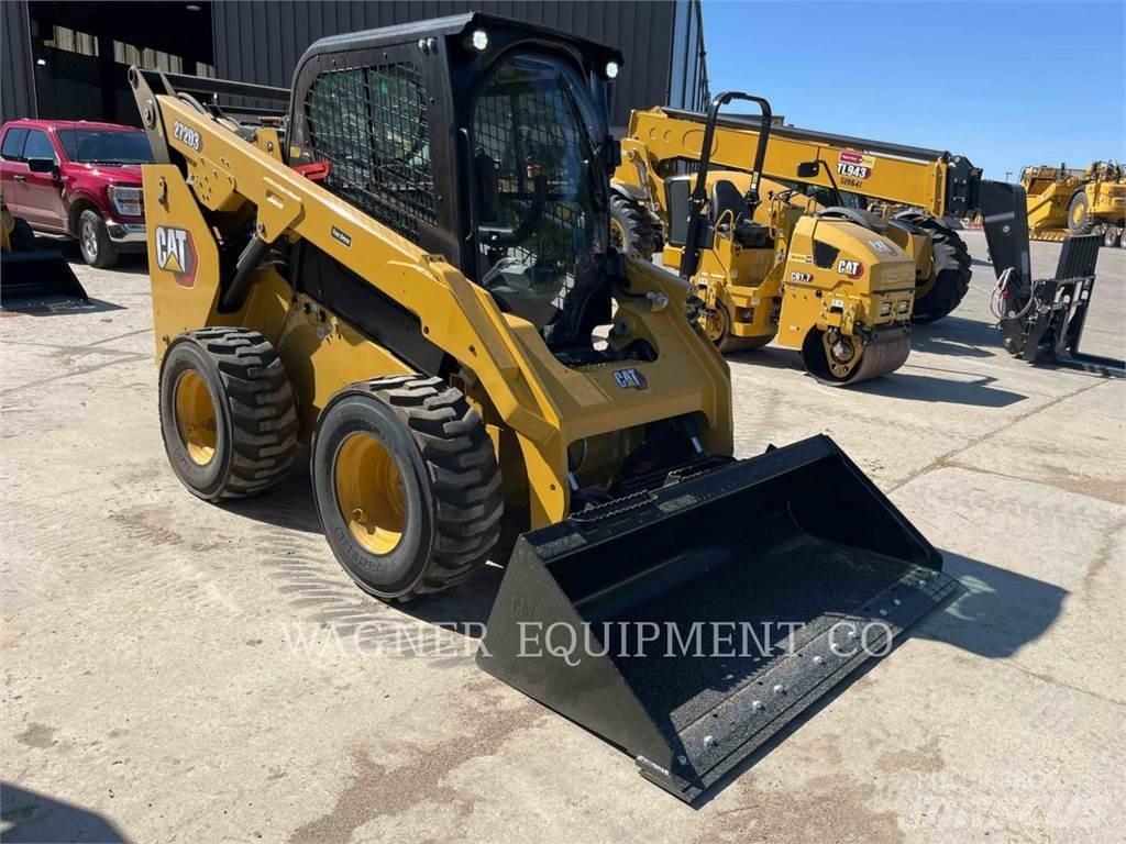 CAT 272D3 滑移轉向裝載機