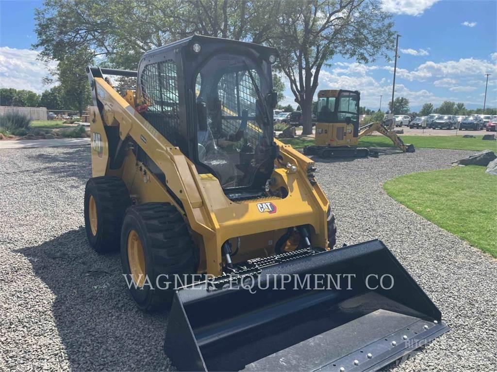 CAT 272D3 滑移轉向裝載機