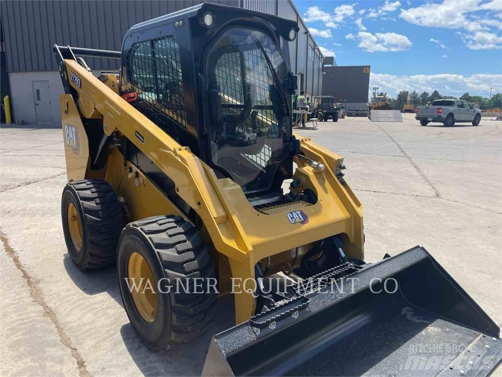 CAT 272D3 滑移轉向裝載機