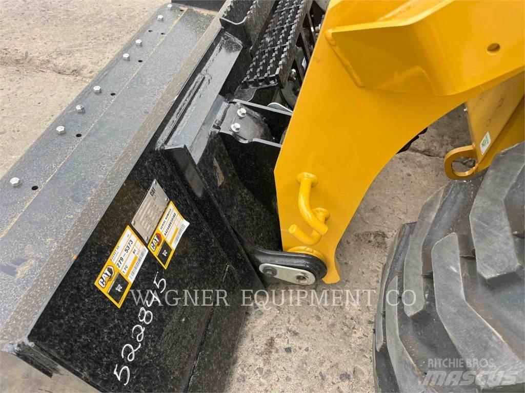 CAT 272D3 滑移轉向裝載機