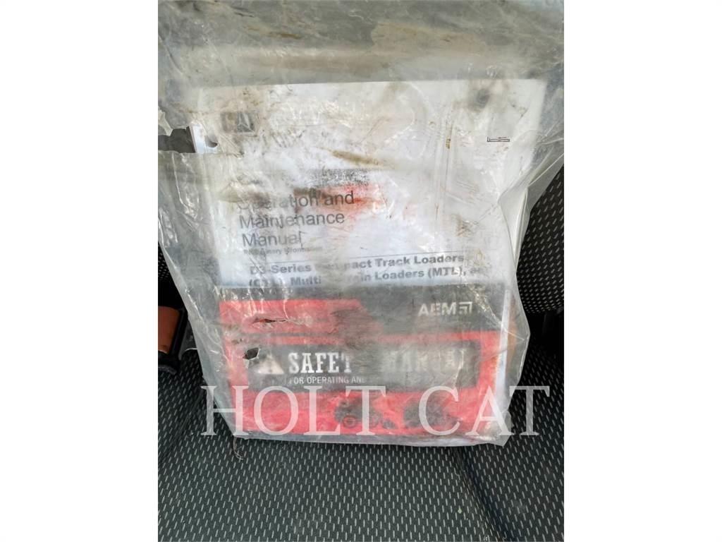 CAT 272D3 滑移轉向裝載機