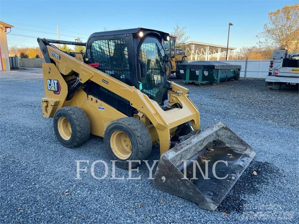 CAT 272D3 滑移轉向裝載機