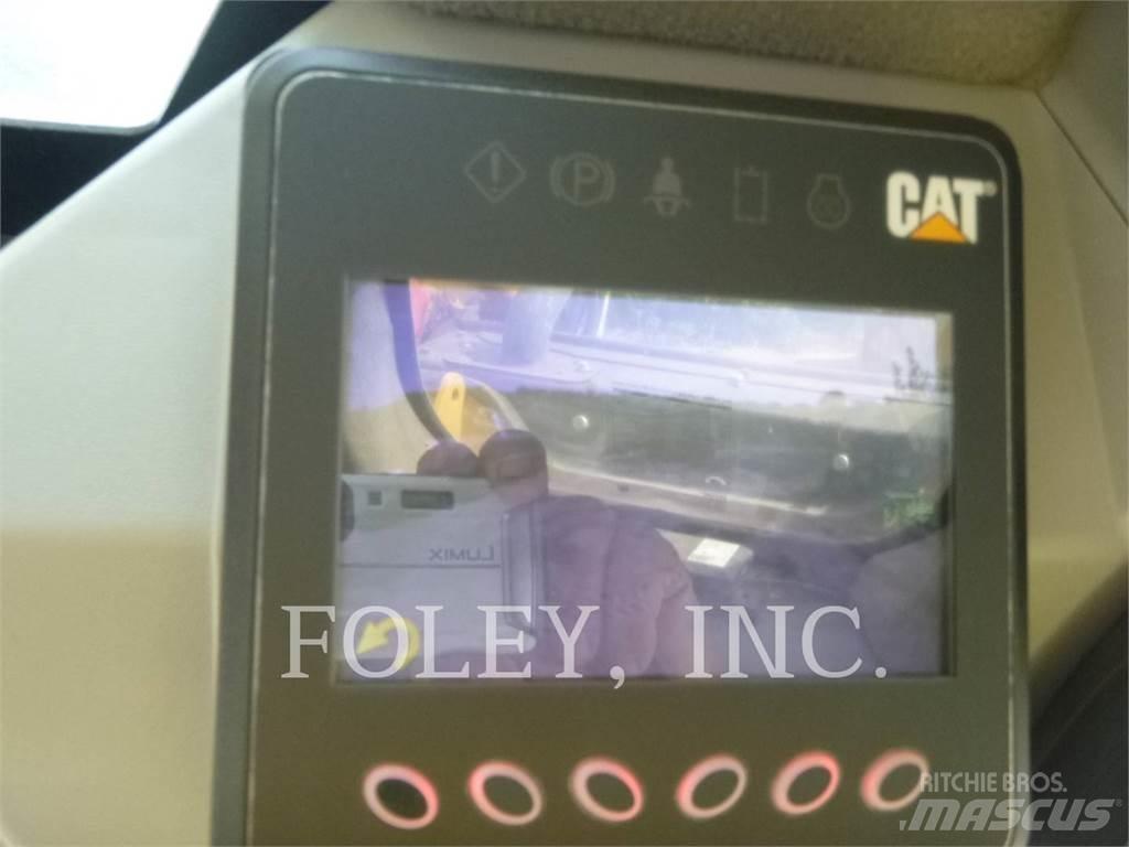 CAT 272D3 滑移轉向裝載機