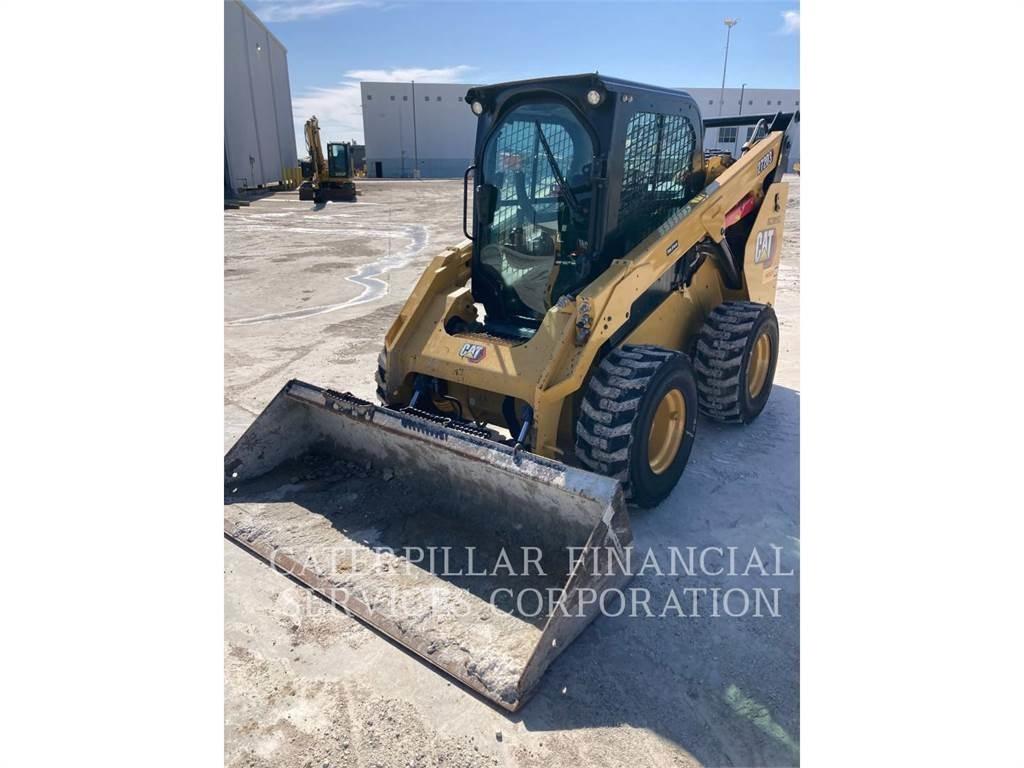CAT 272D3 滑移轉向裝載機