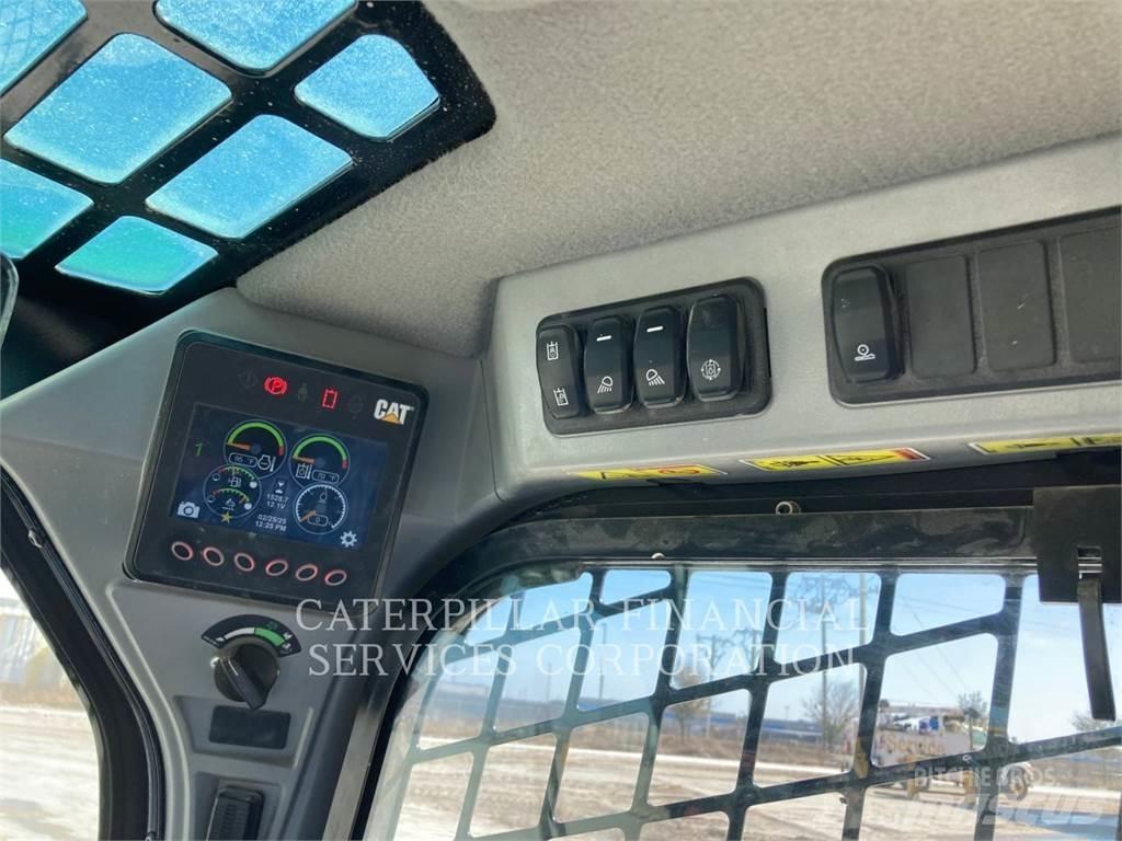 CAT 272D3 滑移轉向裝載機