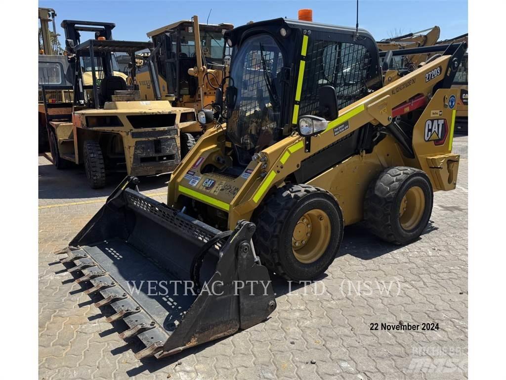CAT 272D3 滑移轉向裝載機